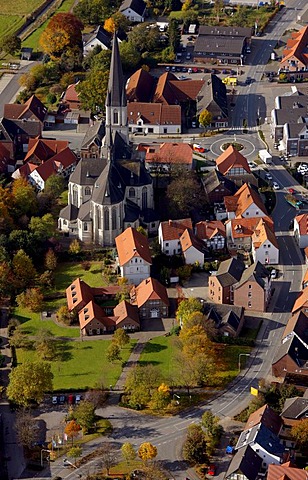 Aerial photo, village neo-gothic church St. Ida Kirche, Herzfeld, Lippe, Lippstadt, Soest District, Soester Boerde, South Westphalia, North Rhine-Westphalia, Germany, Europe