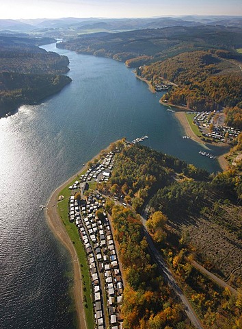 Aerial photo, camping ground, west shore of the Sorpe Talsperre storage lake, Sundern, Hochsauerlandkreis, Sauerland, North Rhine-Westphalia, Germany, Europa