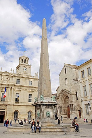 Obelisk, Hotel de Ville, town hall and cathedral Saint Trophime, Place de la Republique, Arles, Bouches-du-Rhone, Provence-Alpes-Cote d'Azur, Southern France, France, Europe