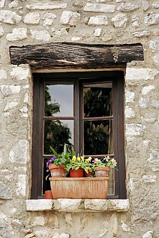 Window, Tourrettes sur Loup, Alpes-Maritimes, Provence-Alpes-Cote d'Azur, Southern France, France, Europe, France, Europe