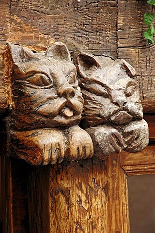 Wood carving, Saint-Paul de Vence, Alpes-Maritimes, Provence-Alpes-Cote d'Azur, Southern France, France, Europe