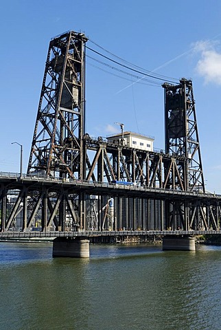 Historic steel bridge over the Willamette River, Portland, Oregon, USA