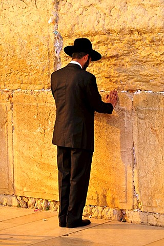 Jew praying at the Wailing Wall, Jerusalem, Israel, Near East, Orient