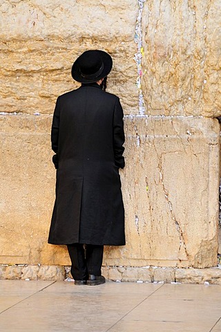 Orthodox jew praying at the Waling Wall, Jerusalem, Israel, Near East, Orient