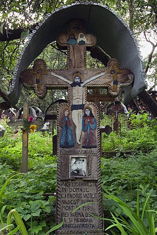 Grave with carved cross, Wood Church of the Nativity of the Virgin, Unesco World Heritage Site, Ieud, Maramures, Romania