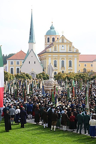 Church service on Kappellplatz Square, pilgrimage in traditional costume, Gnadenkappelle chapel, Altoetting, Upper Bavaria, Germany, Europe