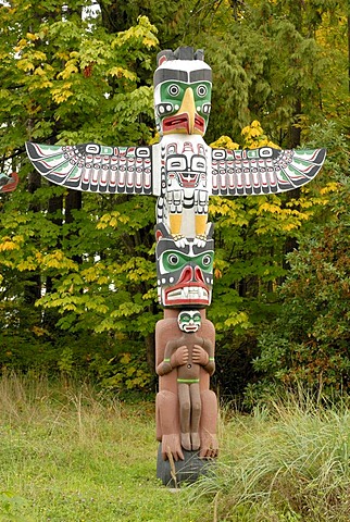 Indian totem pole, Stanley Park, Vancouver, Vancouver Island, Canada, North America