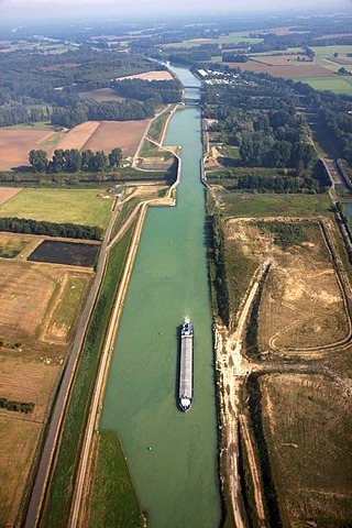 Dortmund-Ems Canal between Muenster and Greven, near Gelmer, North Rhine-Westphalia, Germany, Europe