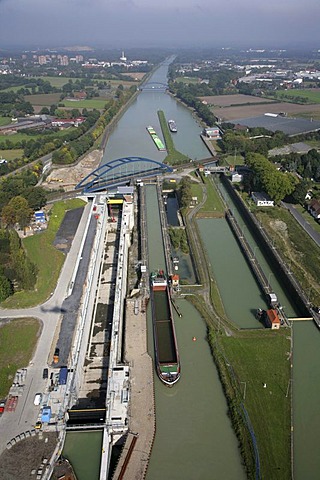 Dortmund-Ems Canal floodgate and railway bridge in Muenster, North Rhine-Westphalia, Germany, Europe