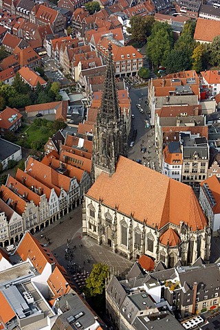 Lambertikirche Church at Prinzipalmarkt Market, city centre of Muenster, North Rhine-Westphalia, Germany, Europe