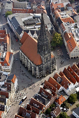 Lambertikirche Church at Prinzipalmarkt Market, city centre of Muenster, North Rhine-Westphalia, Germany, Europe