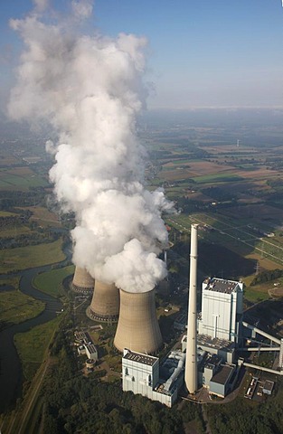 Werne-Stockum power plant, 'Gersteinwerk', driven by natural gas and coal, at the Lippe River, Werne, North Rhine-Westphalia, Germany, Europe