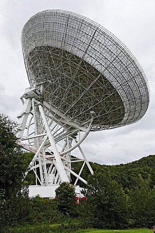 Radio telescope, Max-Planck-Institute for radio astronomy, Bad Muenstereifel-Effelsberg, Eifel, North Rhine-Westphalia, Germany, Europe