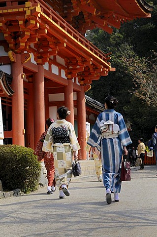 Japanese women in kimonos visiting the Kamigamo shrine in Kyoto, Japan, Asia