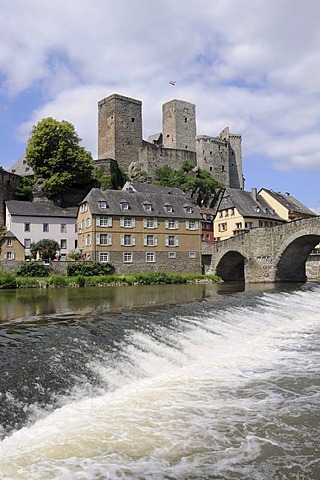 Castle ruins and the Runkel Museum, Lahnbruecke Bridge made of stone, Limburg-Weilburg district, Hesse, Germany