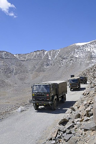 Military convoy driving into the Indian-Chinese-Pakistani conflict area, at the Khardong Pass, Leh, Ladakh, India, Himalayas, Asia