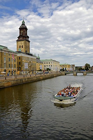 Fattighusan canal with a tourist boat and Gothenburg City Museum, Gothenburg, Sweden, Europe