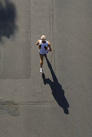 Marathon runner seen from above, Duesseldorf City Marathon, 04.05.2008, North Rhine-Westphalia, Germany, Europe