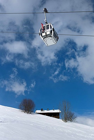 Cablecar, hut in the snow, Speikboden, Campo Tures, Sand in Taufers, Ahrntal, South Tyrol, Italy, Europe