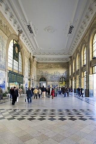 Porto Estacao de Sao Bento station, Avenida D A Henriques, Porto, UNESCO World Heritage Site, Portugal, Europe