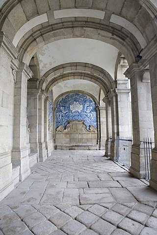 Archway in the Cathedral of Porto, UNESCO World Heritage Site, Portugal, Europe