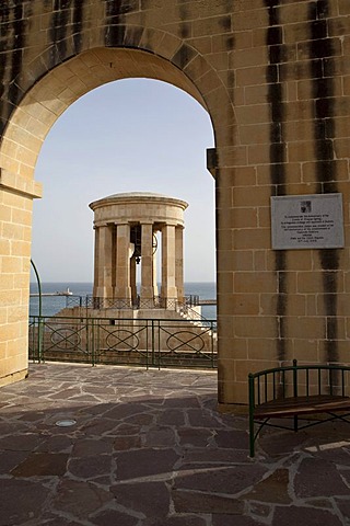 Lower Barracca Garden with view of the entrance to the Grand Harbour, Valletta, Malta, Europe