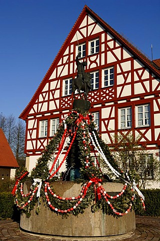 Osterbrunnen Fountain in front of a half-timbered house, Igensdorf, Middle Franconia, Bavaria, Germany, Europe