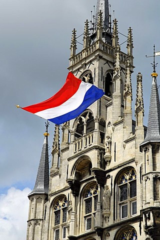 Gothic guildhall, stadhuis, on the marketplace of Gouda. The ensign indicates a nationwide celebration or commemoration day. Gouda, South-Holland, Zuid-Holland, Nederland, The Netherlands