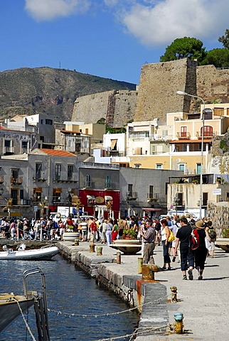 Day tourists visiting the port of Marina Corta and the castle hill in the city of Lipari on Lipari Island, Aeolian or Lipari Islands, Tyrrhenian Sea, South Italy, Italy, Europe