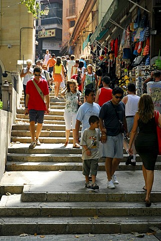 Souvenir shops with tourists alongside the stairway between Plaza, Placa Weyler und Placa Major, Forn del Raco, Palma de Mallorca, Majorca, Balearic Islands, Spain, Europe