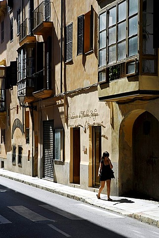 Facade with bay windows, street with traditional buildings in the historic city centre, Ciutat Antiga, Carrer de Ramon Llull, Palma de Mallorca, Majorca, Balearic Islands, Spain, Europe