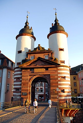 Alte Bruecke, 'Old Bridge', Karl-Theodor-Bruecke, over Neckar River, bridge gate with two baroque towers on the periphery of the old city, Heidelberg, Neckar Valley, Baden-Wuerttemberg, Germany, Europe