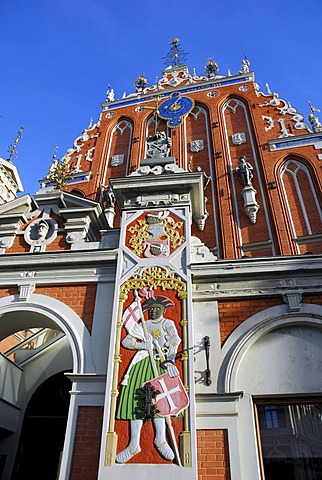 Entrance portal, House of the Blackheads, Melngalvju nams, Renaissance style facade with sculptures at Ratslaukums square in the historic town centre, Vecriga, Riga, Latvia, Baltic states, Northeastern Europe