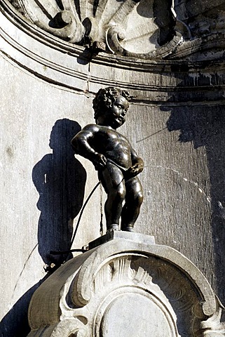 Manneken Pis, fountain figure, a landmark of Belgium, sculpture in the Rue de Etuve, Brussels, Belgium, Benelux, Europe