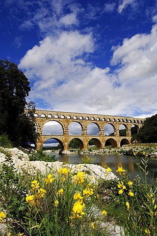 Aqueduct, Pont du Gard, Provence, France, Europe