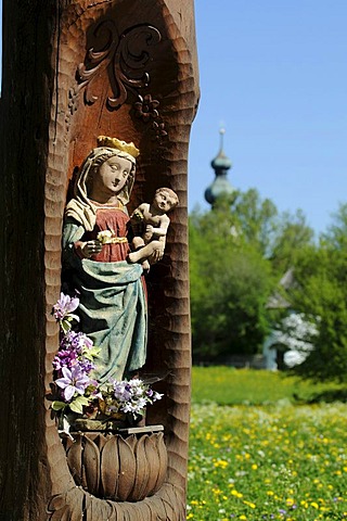 Carved wood figure of the Virgin Mary on the roadside, Ruhpolding, Chiemgau, Bavaria, Germany, Europe