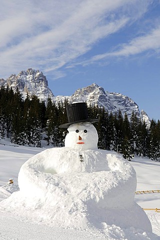 Snowman in front of the Elferkogel Mountain and Rotwand or Pietrarossa Mountain, Hochpustertal Valley or High Puster Valley or Alto Pusteria, Bolzano-Bozen, Dolomite Alps, Italy, Europe