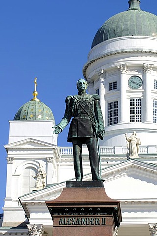 Alexander II statue, Tuomiokirkko, Helsinki Cathedral, Senate Square, Helsinki, Finland, Europe