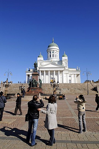 Alexander II statue, Tuomiokirkko, Helsinki Cathedral, people on Senate Square, Helsinki, Finland, Europe