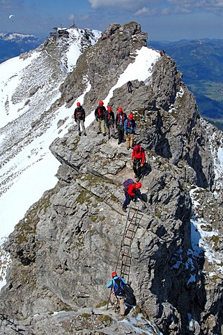 Rock climbers on Hindelanger climbing route, Oberstdorf, Allgaeu, Bavaria, Germany, Europe