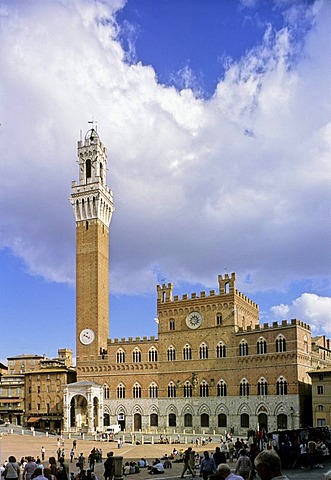 Palazzo Pubblico, town hall, with Torre del Mangia, bell tower, and Chapel on Piazza del Campo, Siena, Tuscany, Italy, Europe