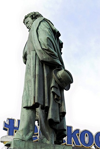 Bronze statue of Russian poet Alexander Pushkin, Pushkin Square, Moscow, Russia, Europe