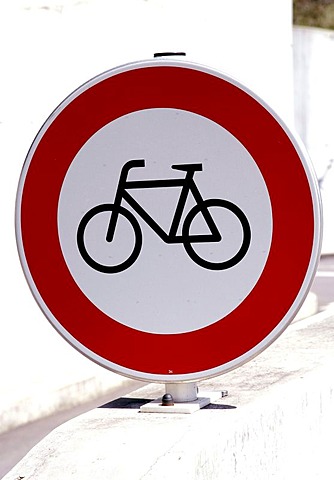 Sign, no passage for cyclists