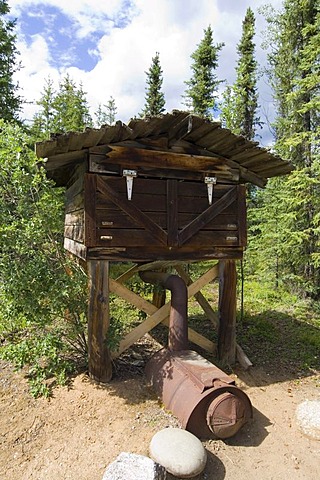 Indian log food cache, protected from bears, wood stove, Moose Creek Lodge, Yukon Territory, Canada, North America