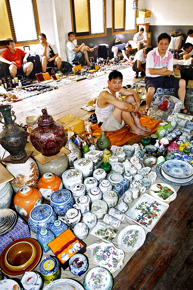 In the old part of town, Fangbang Zhonglu antiques market, Shanghai, China, Asia