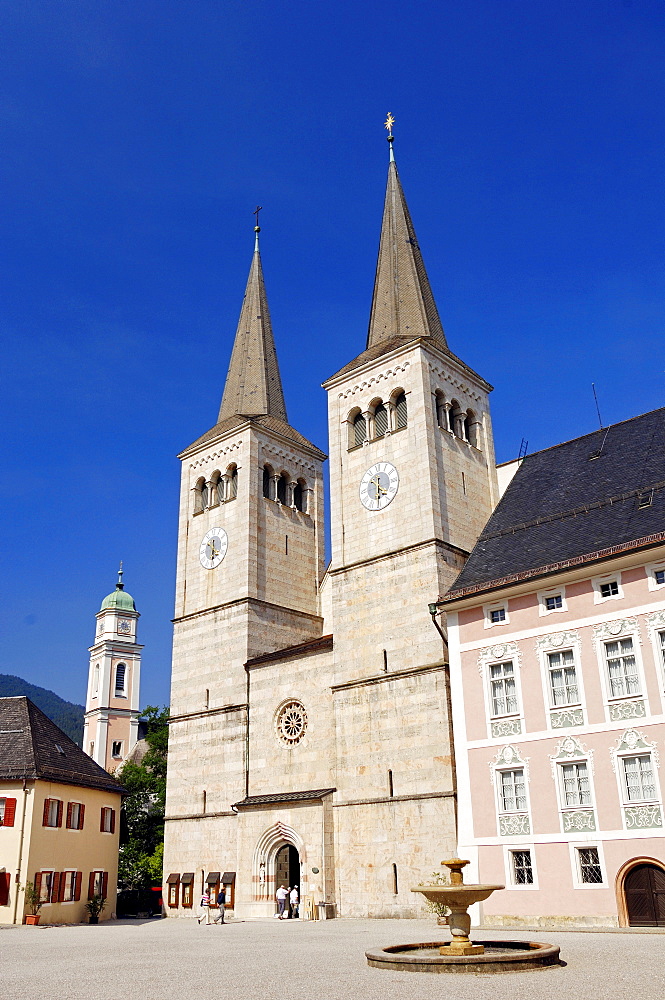 Church of St. Peter and St. Johannes and the Royal Palace, Berchtesgaden, Bavaria, Germany, Europe