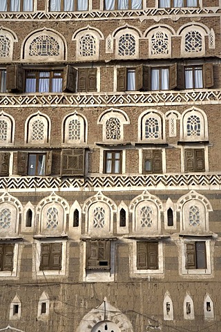 House made of brick clay, facade, ornaments, historic centre of SanÃ«aÃ­, Unesco World Heritage Site, Yemen, Middle East