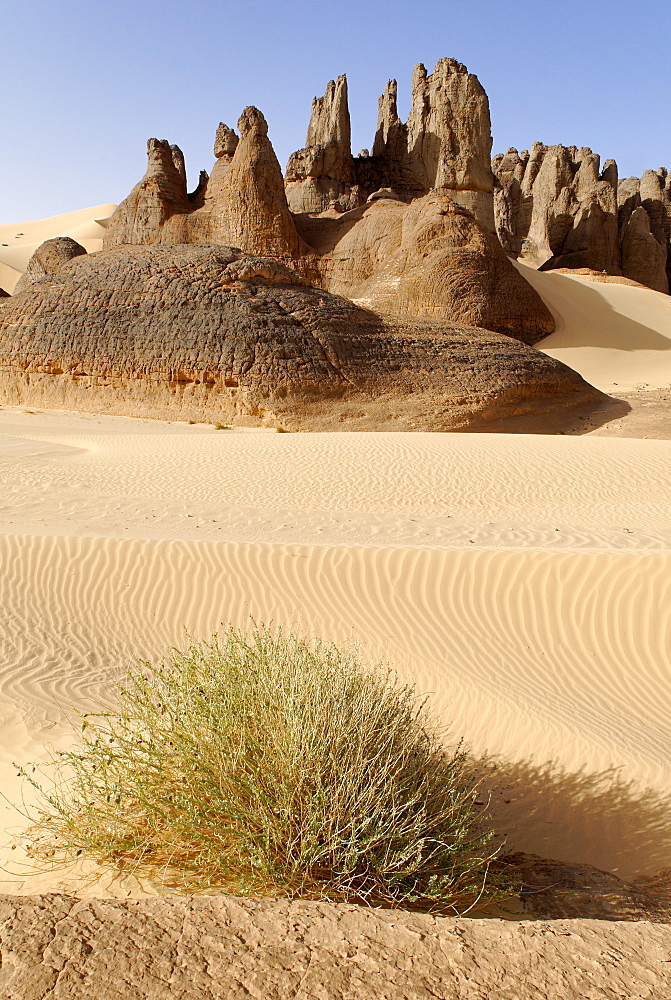 Rock formation in Tin Akachaker, Tassili du Hoggar, Wilaya Tamanrasset, Algeria, Sahara, Africa