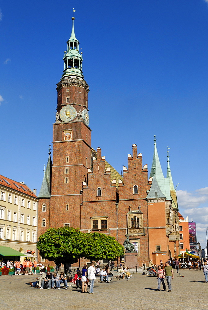 Market square, rynek of Wroclaw with town hall, Sukiennice, Cloth Hall or Drapers' Hall, Wroclaw, Silesia, Poland, Europe