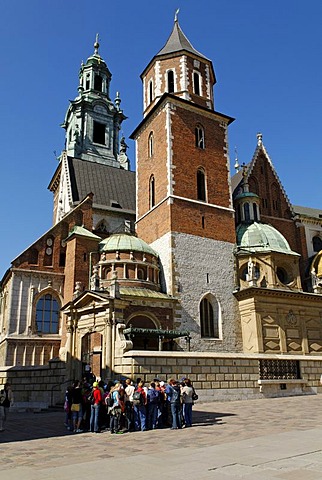 People in front of the Cathedral on Wawel Hill, UNESCO World Heritage Site, Krakow, Poland, Europe